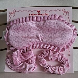 New!Target Pink Ladies Sleep Set - Face Mask and Scrunchies